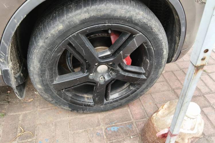 Used Volkswagen Touareg 2011 3.0 TSI Standard Version Right Front Wheel Hub