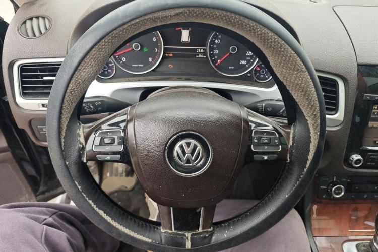Used Volkswagen Touareg 2011 3.0 TSI Standard Version Steering Wheel