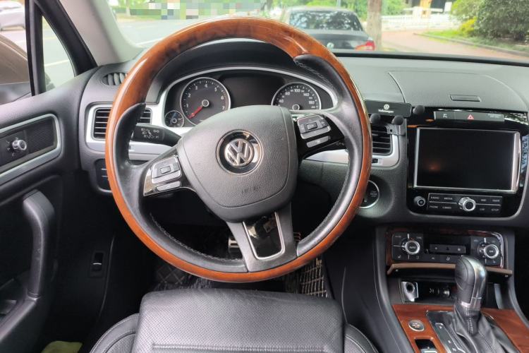 Used Volkswagen Touareg 2011 3.0 TSI Hybrid Steering Wheel
