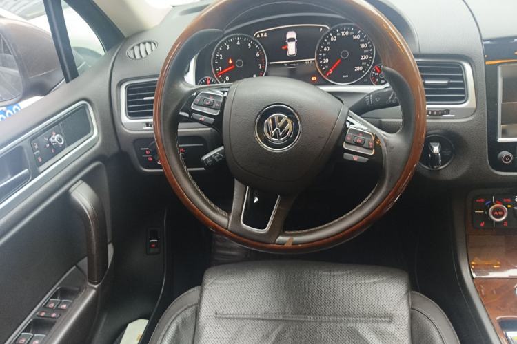 Used Volkswagen Touareg 2011 3.0 TSI Comfort Version Steering Wheel