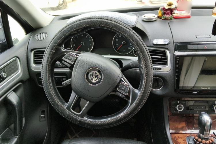 Used Volkswagen Touareg 2011 3.0 TSI Standard Version Steering Wheel
