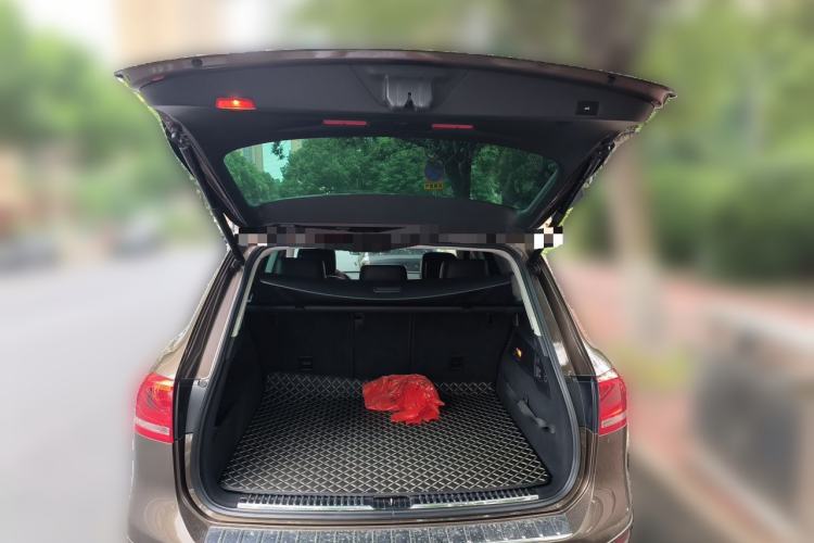 Used Volkswagen Touareg 2011 3.0 TSI Hybrid Trunk