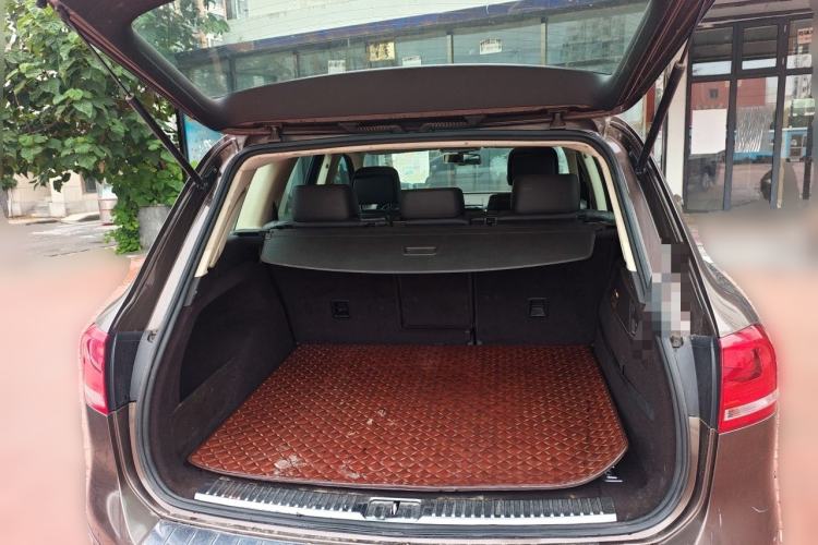 Used Volkswagen Touareg 2011 3.0 TSI Standard Version Trunk
