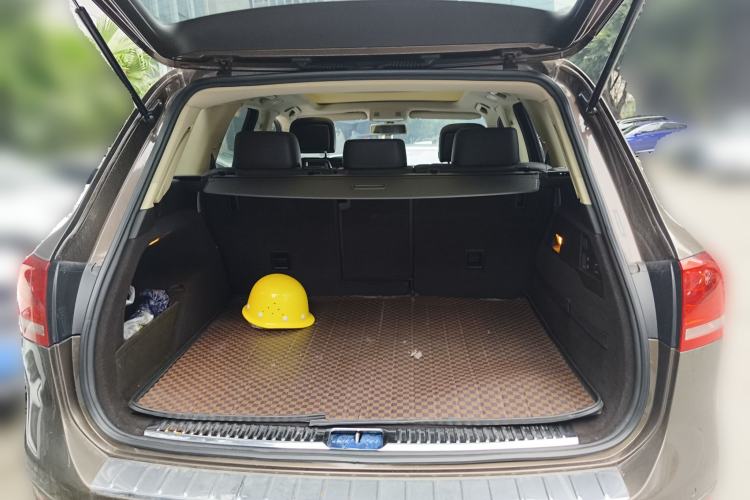 Used Volkswagen Touareg 2011 3.0 TSI Comfort Version Trunk
