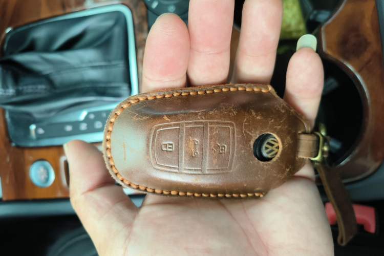 Used Volkswagen Touareg 2011 3.0 TSI Hybrid Vehicle Key
