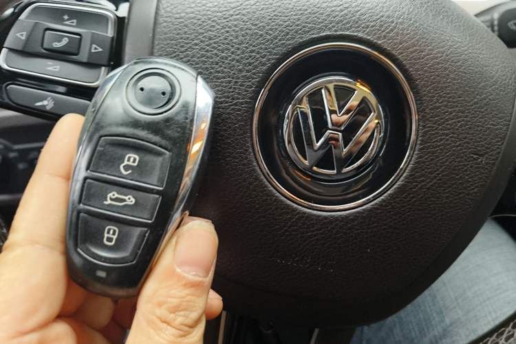 Used Volkswagen Touareg 2011 3.0 TSI Comfort Version Vehicle Key