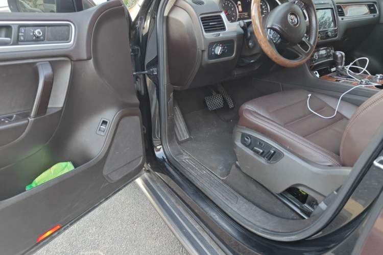 Used Volkswagen Touareg 2011 3.0 TSI Comfort Version Driver Seat