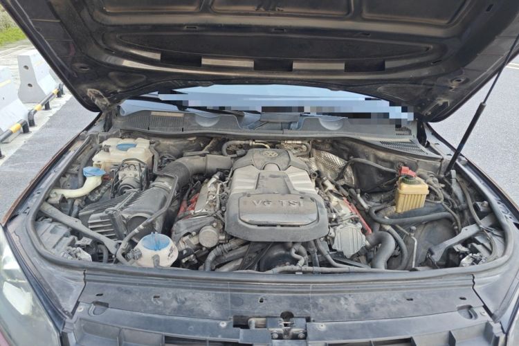 Used Volkswagen Touareg 2011 3.0 TSI Comfort Version Engine Bay