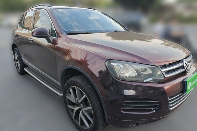 Used Volkswagen Touareg 2011 3.0 TSI Comfort Version Front Right 45 Deg