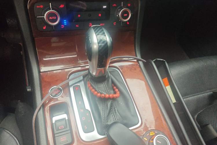 Used Volkswagen Touareg 2011 3.0 TSI High-End Version Gear Lever