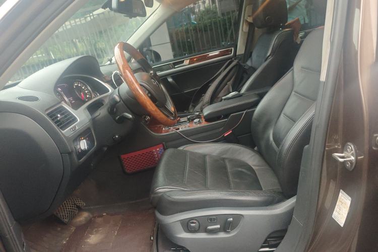 Used Volkswagen Touareg 2011 3.0 TSI High-End Version Left Front Seat