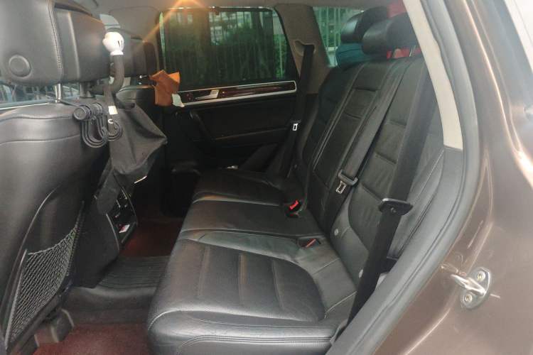 Used Volkswagen Touareg 2011 3.0 TSI High-End Version Left Rear Seat