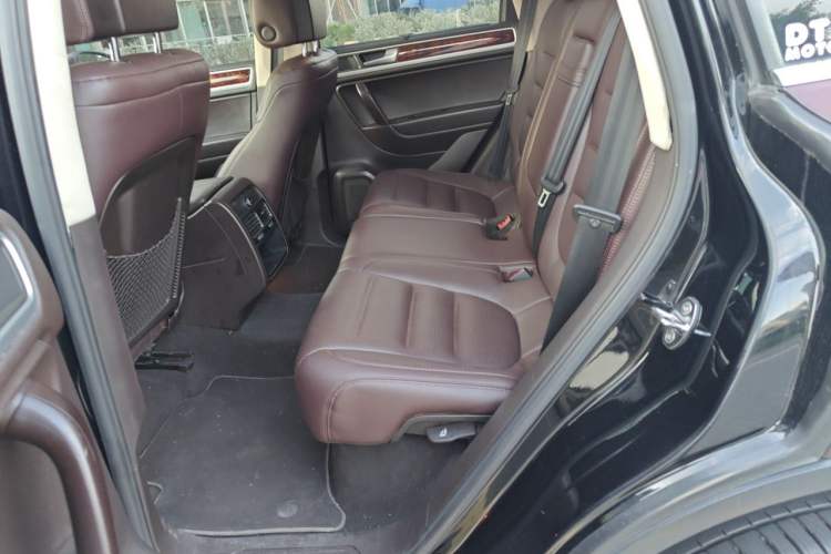 Used Volkswagen Touareg 2011 3.0 TSI Comfort Version Left Rear Seat