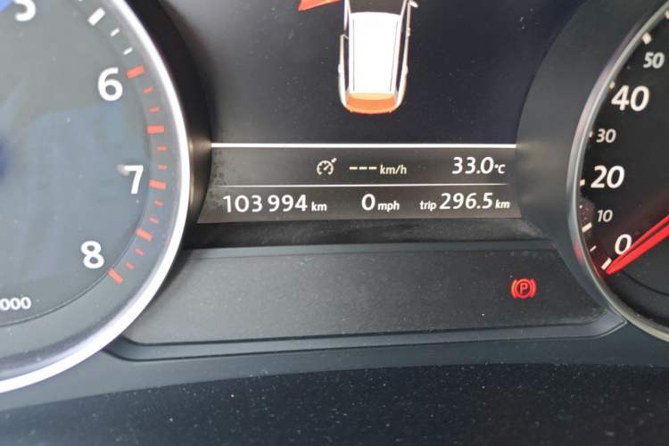Used Volkswagen Touareg 2011 3.0 TSI Comfort Version Odometer Close Up