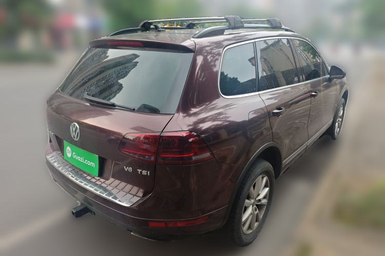 Used Volkswagen Touareg 2011 3.0 TSI High-End Version Rear Right 45 Deg