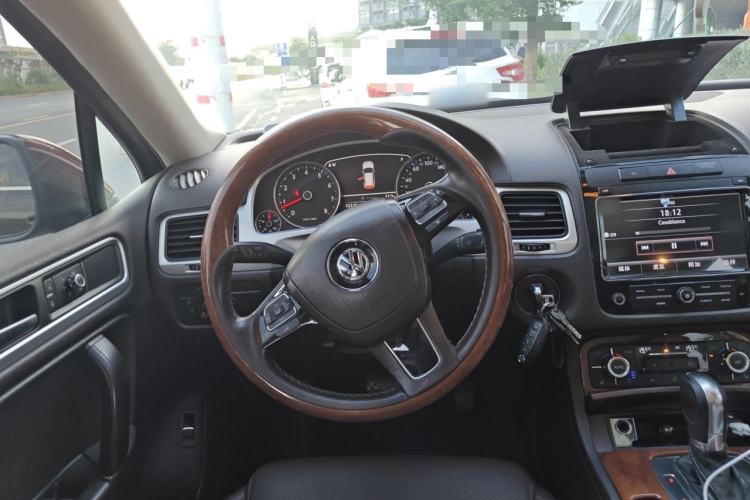 Used Volkswagen Touareg 2011 3.0 TSI Comfort Version Steering Wheel