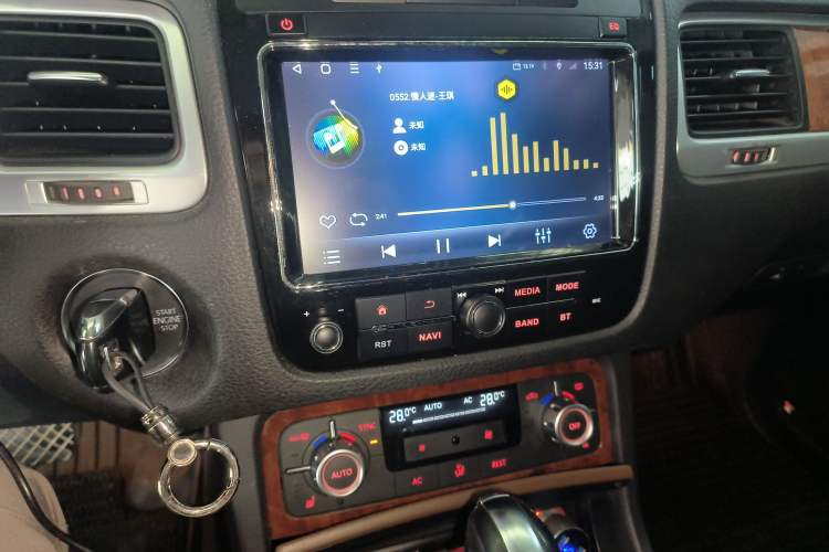 Used Volkswagen Touareg 2011 3.0 TSI Standard Version Audio And AC Panel