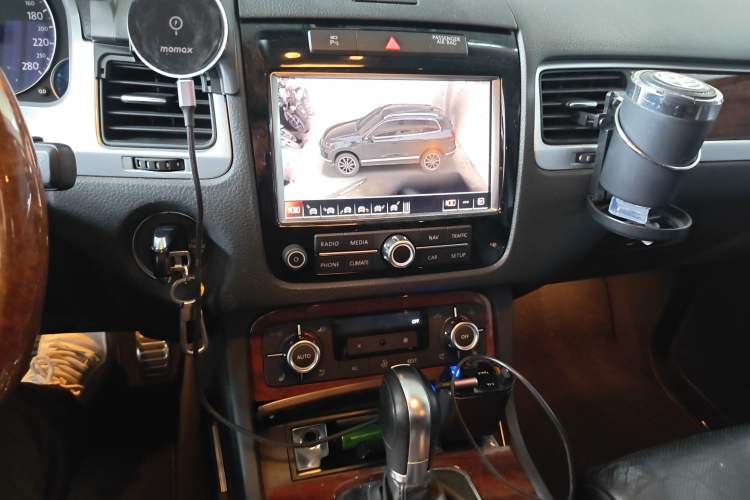 Used Volkswagen Touareg 2011 3.0 TSI Hybrid Audio And AC Panel