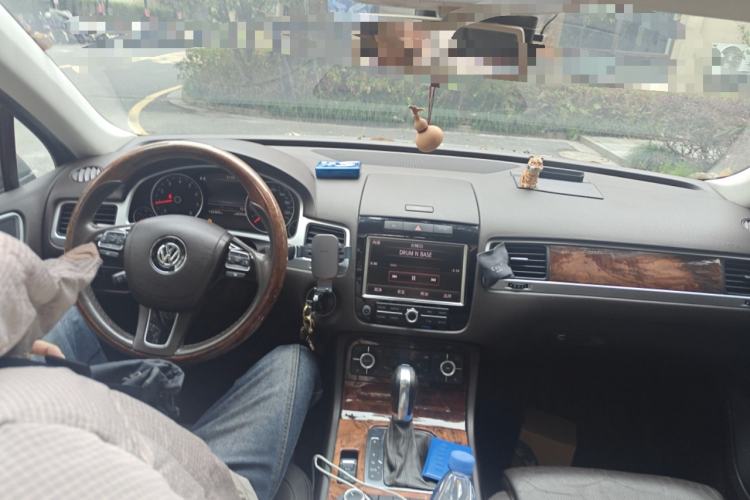 Used Volkswagen Touareg 2011 3.0 TSI Standard Version Center Console