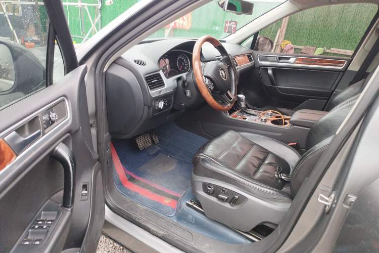 Used Volkswagen Touareg 2011 3.0 TSI High-End Version Driver Seat