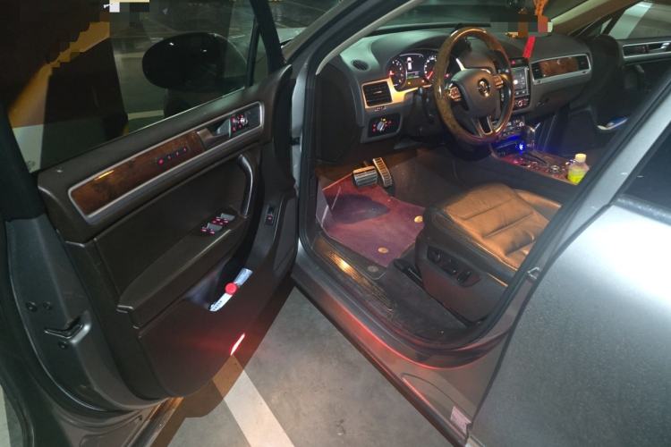 Used Volkswagen Touareg 2011 3.0 TSI Hybrid Driver Seat