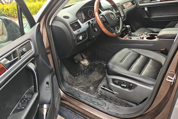 Used Volkswagen Touareg 2011 3.0 TSI High-End Version Driver Seat