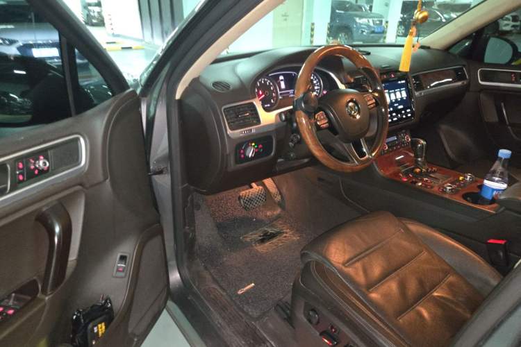 Used Volkswagen Touareg 2011 3.0 TSI High-End Version Driver Seat
