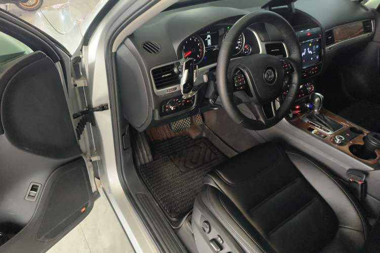 Used Volkswagen Touareg 2011 3.0 TSI Standard Version Driver Seat
