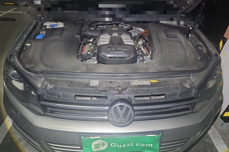 Used Volkswagen Touareg 2011 3.0 TSI Hybrid Engine Bay