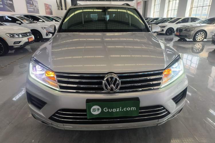 Used Volkswagen Touareg 2011 3.0 TSI Standard Version Front