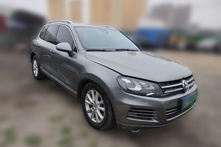 Used Volkswagen Touareg 2011 3.0 TSI High-End Version Front Right 45 Deg