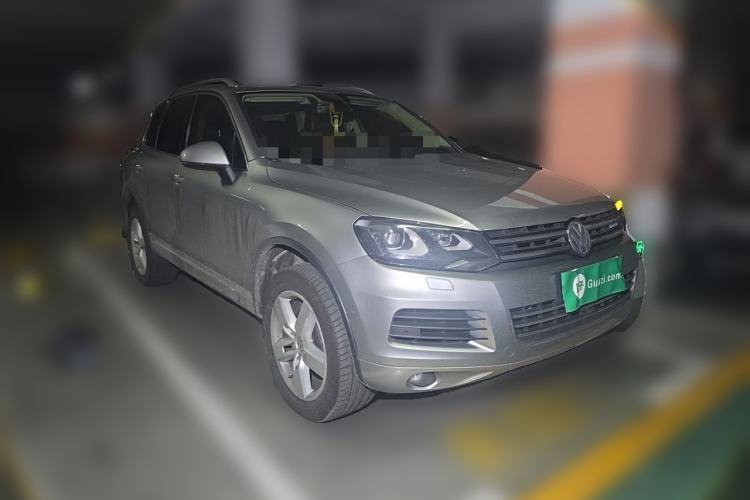 Used Volkswagen Touareg 2011 3.0 TSI Hybrid Front Right 45 Deg