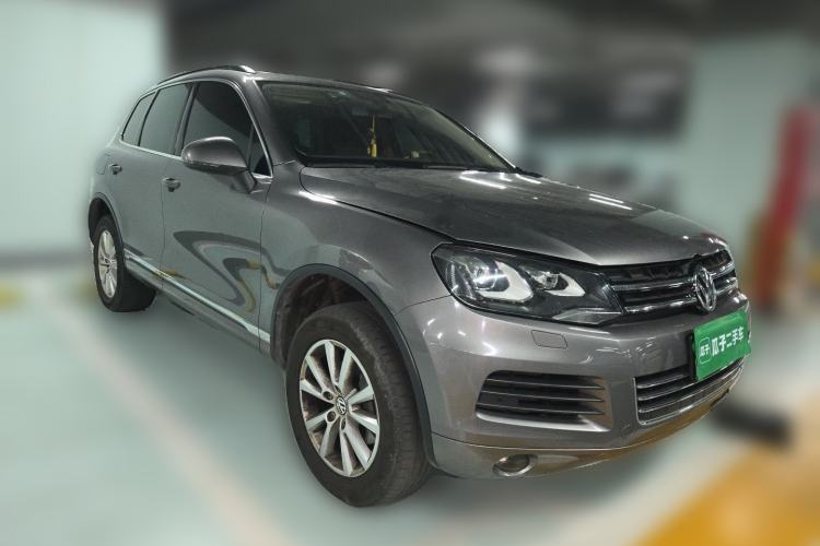 Used Volkswagen Touareg 2011 3.0 TSI High-End Version Front Right 45 Deg