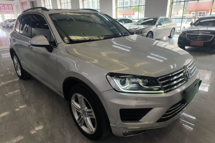 Used Volkswagen Touareg 2011 3.0 TSI Standard Version Front Right 45 Deg
