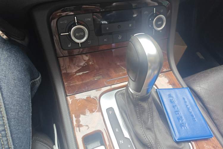 Used Volkswagen Touareg 2011 3.0 TSI Standard Version Gear Lever