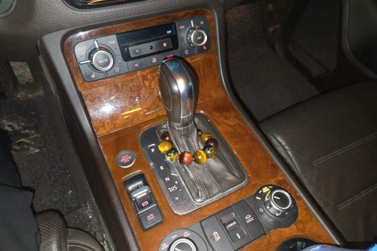 Used Volkswagen Touareg 2011 3.0 TSI High-End Version Gear Lever