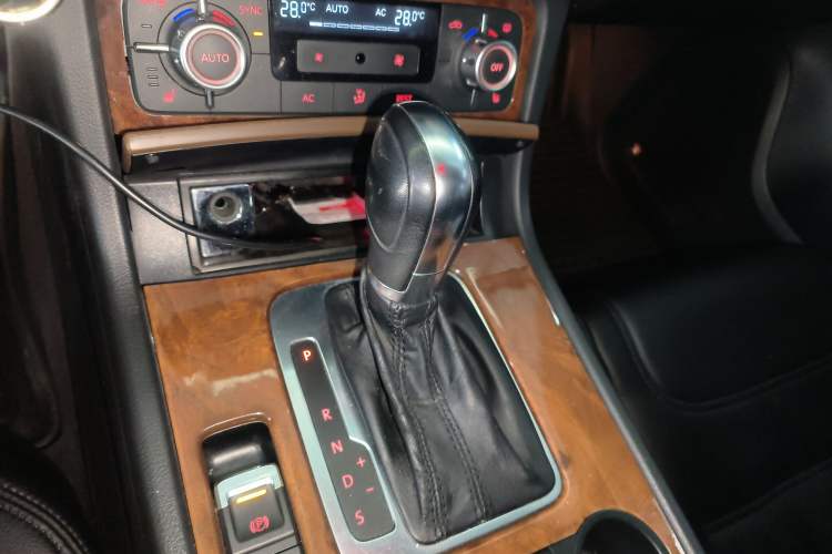 Used Volkswagen Touareg 2011 3.0 TSI Standard Version Gear Lever
