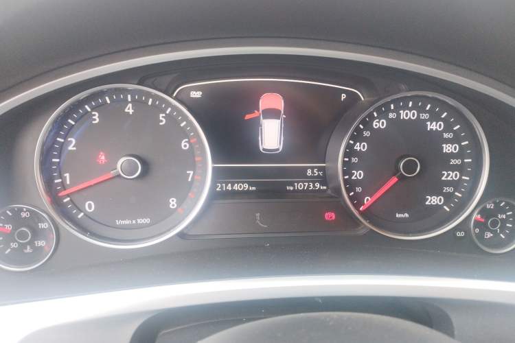 Used Volkswagen Touareg 2011 3.0 TSI High-End Version Instrument Cluster