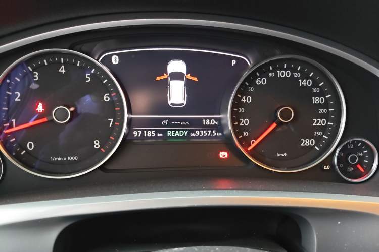 Used Volkswagen Touareg 2011 3.0 TSI Hybrid Instrument Cluster