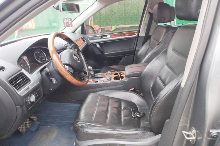Used Volkswagen Touareg 2011 3.0 TSI High-End Version Left Front Seat