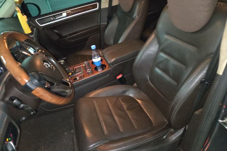 Used Volkswagen Touareg 2011 3.0 TSI High-End Version Left Front Seat