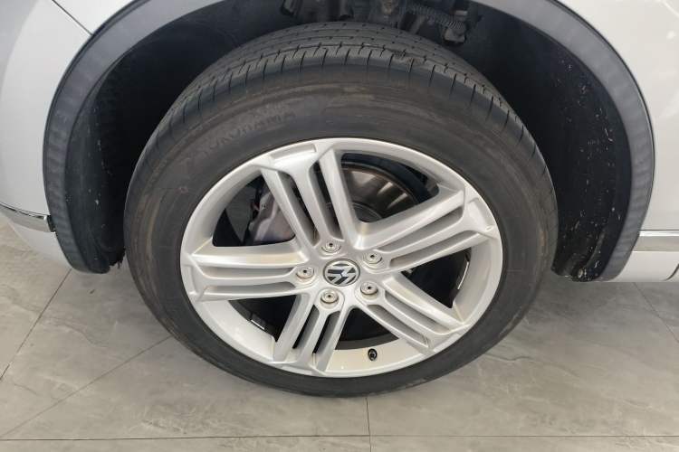Used Volkswagen Touareg 2011 3.0 TSI Standard Version Left Front Wheel Hub