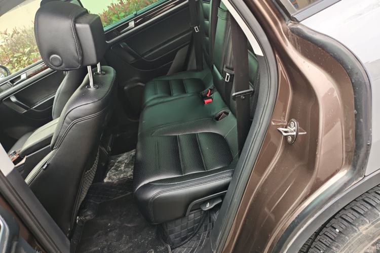 Used Volkswagen Touareg 2011 3.0 TSI High-End Version Left Rear Seat
