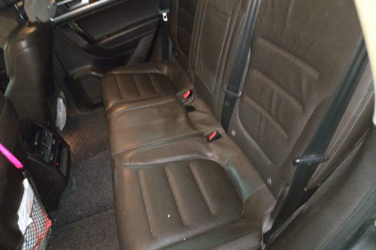 Used Volkswagen Touareg 2011 3.0 TSI High-End Version Left Rear Seat