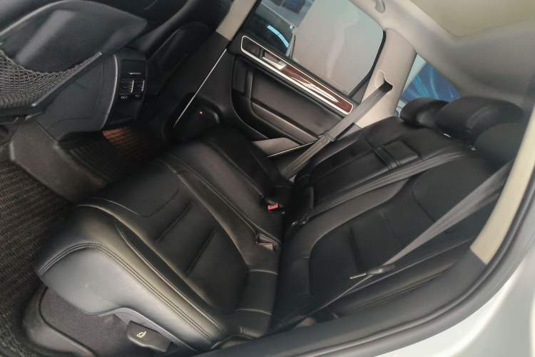 Used Volkswagen Touareg 2011 3.0 TSI Standard Version Left Rear Seat