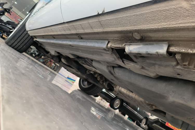Used Volkswagen Touareg 2011 3.0 TSI Standard Version Left Side Sill