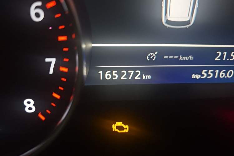 Used Volkswagen Touareg 2011 3.0 TSI Hybrid Odometer Close Up
