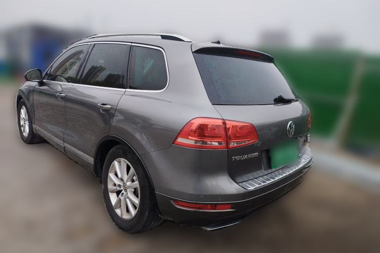 Used Volkswagen Touareg 2011 3.0 TSI High-End Version Rear Left 45 Deg
