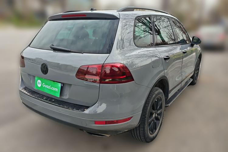 Used Volkswagen Touareg 2011 3.0 TSI High-End Version Rear Right 45 Deg