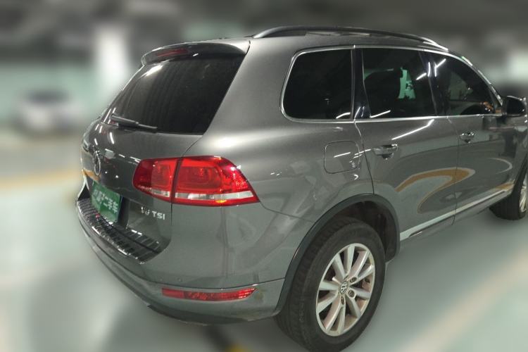 Used Volkswagen Touareg 2011 3.0 TSI High-End Version Rear Right 45 Deg